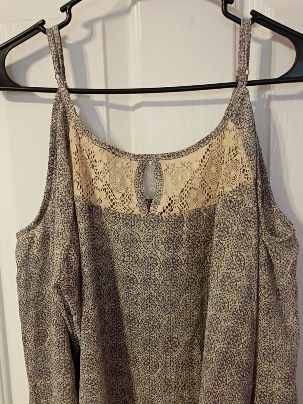 Rewind Ladies Cold Shoulder Woven Printed Sleeveless Tank Top in Beige - Picture 6 of 7